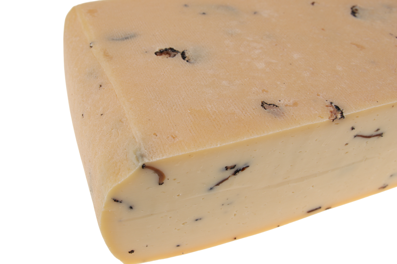 Aromatischer Raclettekäse aus Schweizer Rohmilch mit echtem Trüffel – für ein luxuriöses Raclette-Erlebnis von kaeseversand24.de